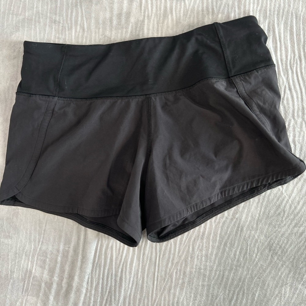 Lululemon EUC shorts small size 4